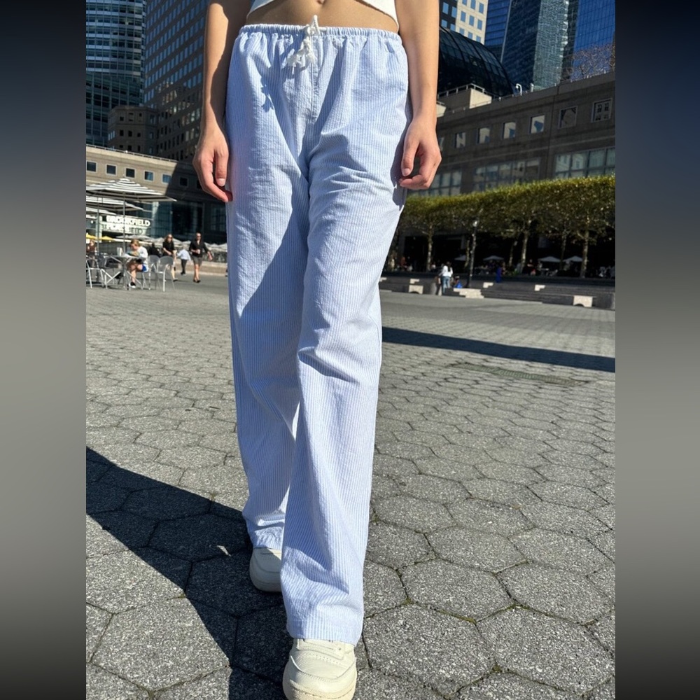 BRANDY MELVILLE ANASTASIA PANTS BLUE AND WHITE STRIPED